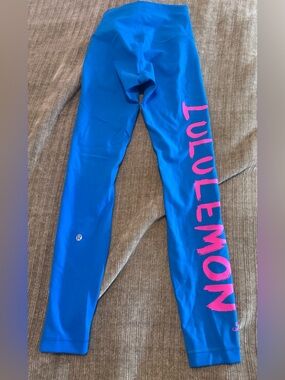 lululemon Leggings with Pink spell out